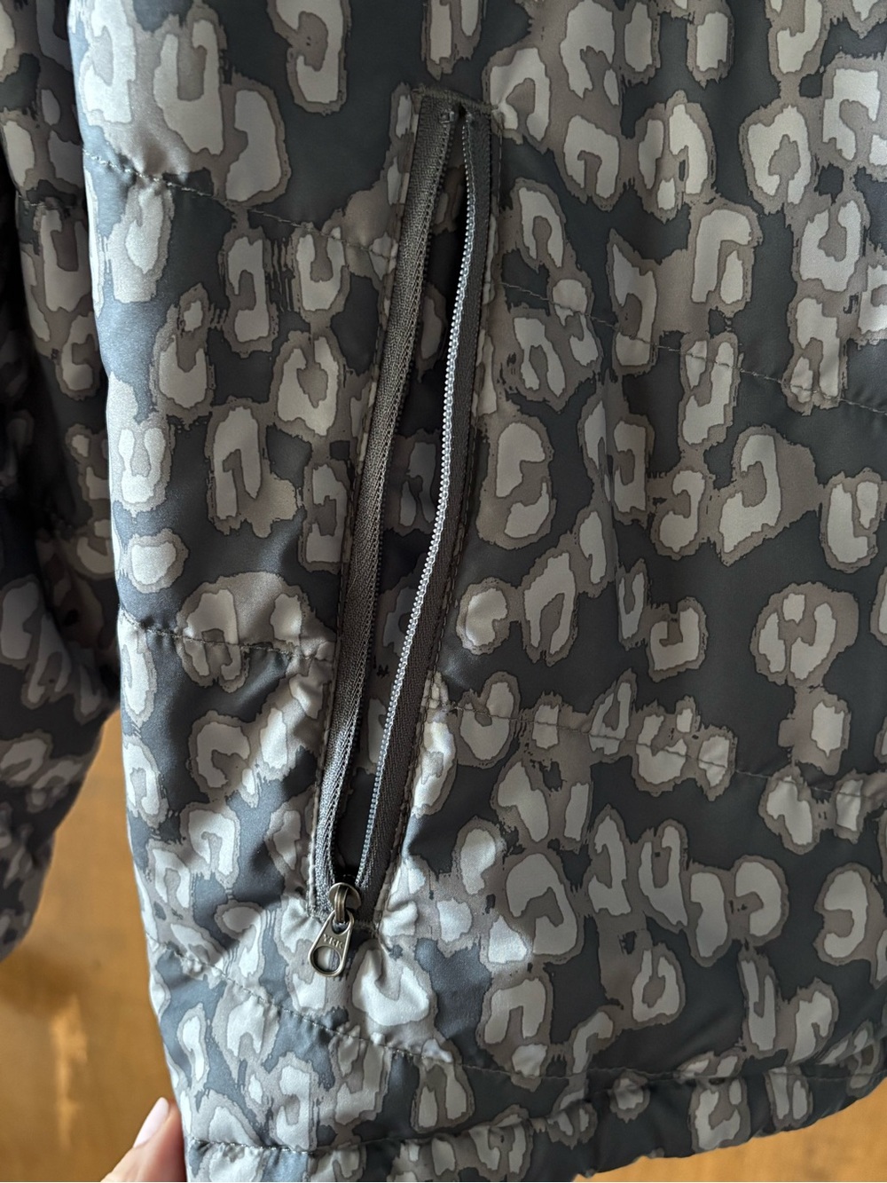 The North Face Women's Gray Leopard-Print Puffer Jacket - Picture 4 of 7